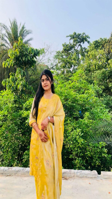 Beautiful GF Showing – Pressing Boobs 5 Clip