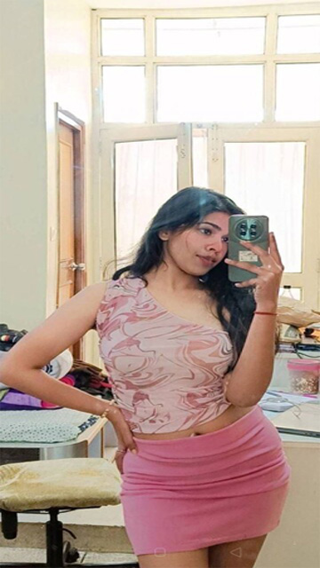 Beautiful Sexy Hot Indian Babe Showing