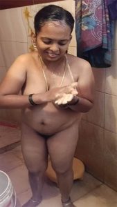 Mature Bhabi Bathing Husband Recording