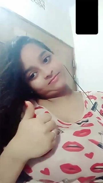 Beutiful Babe Showing – Huge Boobs For Lover