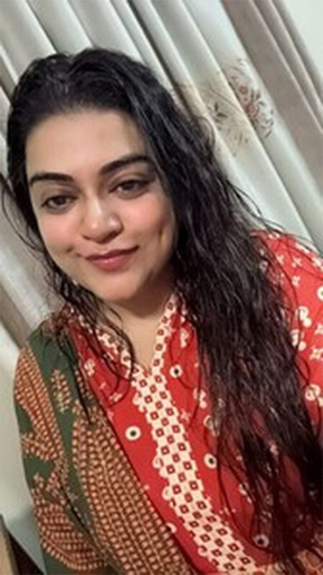 Desi Paki chubby Babe Showing