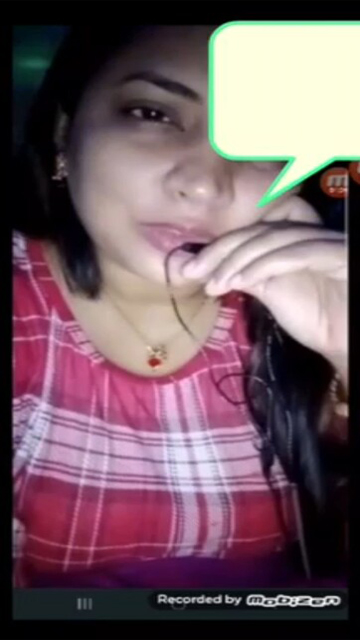 Beautiful Bhabi Showing Bigboobs