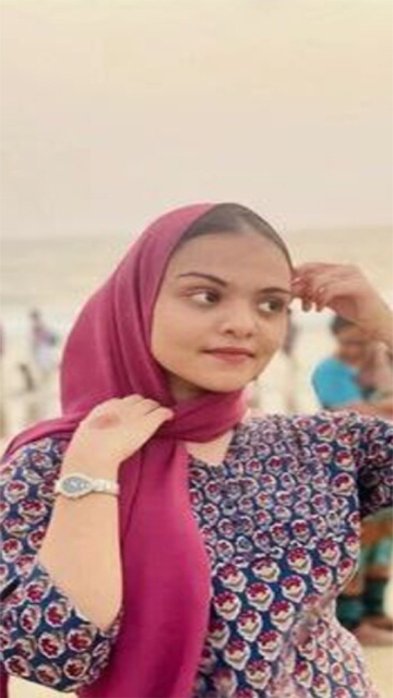 Beautiful Gf Showing Fingering