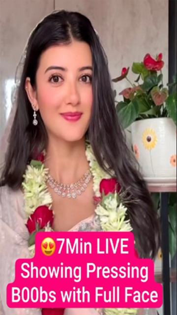 Soni Snapchat Queen – Premium Live Showing – Playing with T!ddies with Full Face