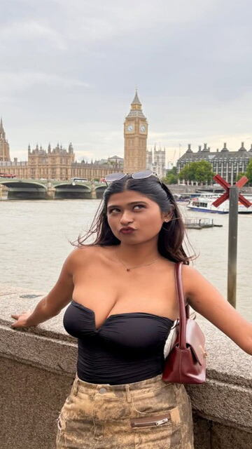 Sexy Indian Insta Influencer Teasing Showing