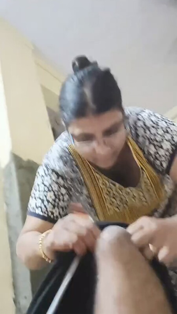 Mom Wearing Pant To Son – Changing Dress Infront of him