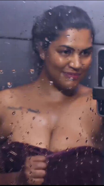 Mallu Makeup Artist Reshma – Insta Exclusive Boobs Show
