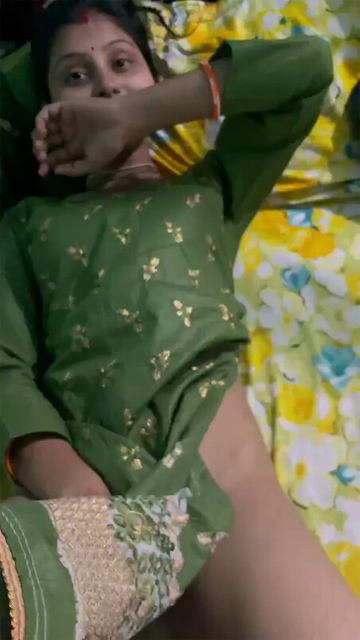 Married bhabhi shaved pussy – and boobs captured