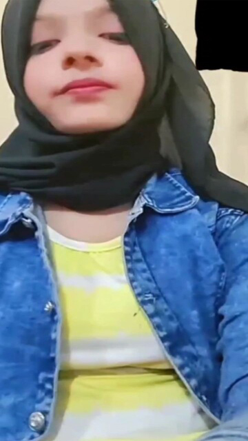 Sexy Hijabi Girl Showing Her Tight Boobs