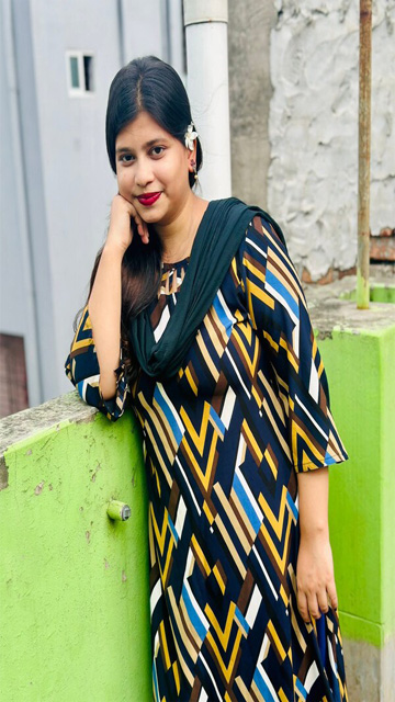 Horny Babe Fucking And Bathing Mms