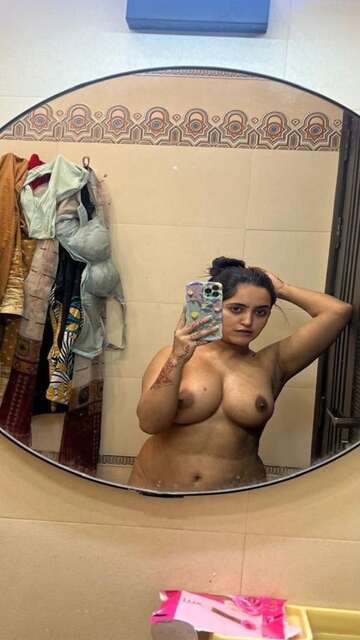 Beautiful Sexy Horny Mal – Showing Bathing Fingering