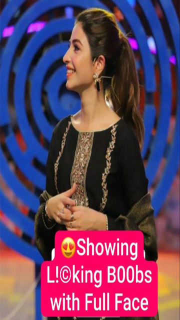 Beautiful Pakistani Singer Most Demanded – Viral Video Showing Licking her Boobs