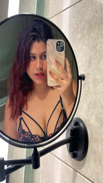 Horny Tanker Gf Showing Asshole – Fingering More Videos