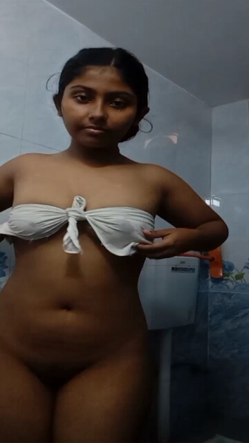 Bengali Horny Girl – Showing Asshole Bathing