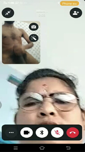 Desi Mom Video Call Showing Nudes Boobs Pressing Video