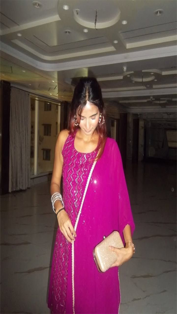 Slim Sexy Gf Showing And Fucking Mms Video