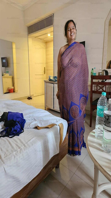Tamil Beautiful Mom Nude – Dress Changing in Hotel