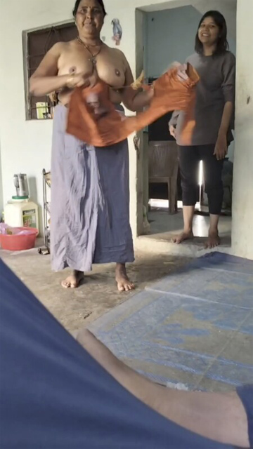 Naughty Mom Changing After Bath – Infront Of Him And Her Sis Mms