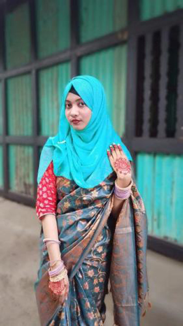 Horny GF Showing Everything Kissing With Lover