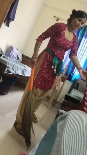 Bachelor College Boy Masturbating – in Front of her Maid And She Giving Smile