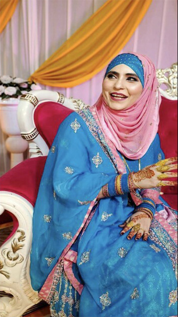 Beutiful Bhabi Capturing While Bathing