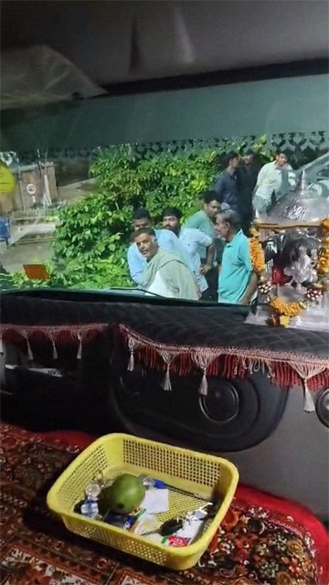 Indian Trans Blowjob Fucked in Public Porn