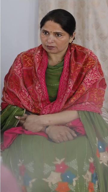 Beutiful Aunty with Huge Boobs Bathing Captured