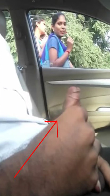 Daring Guy Flash Dick – Infront Of College Girls Inside Car Mms S2