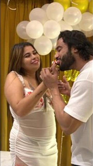 Actress Preeti Puneet Romantic New Year Porn – App Content